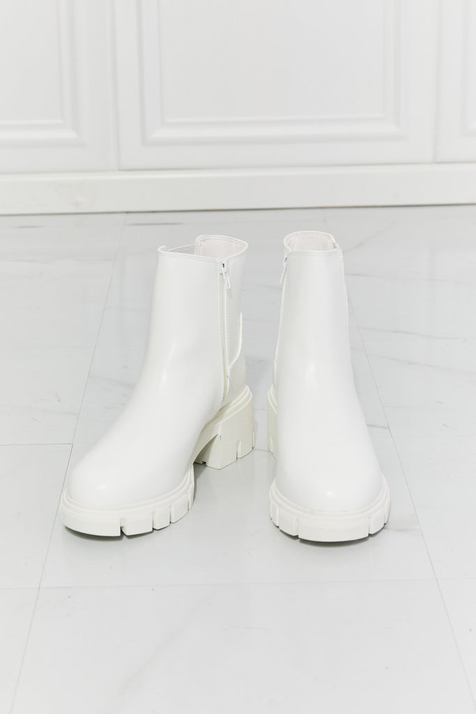 MMShoes What It Takes Lug Sole Chelsea Boots in White - Scarlet Avenue